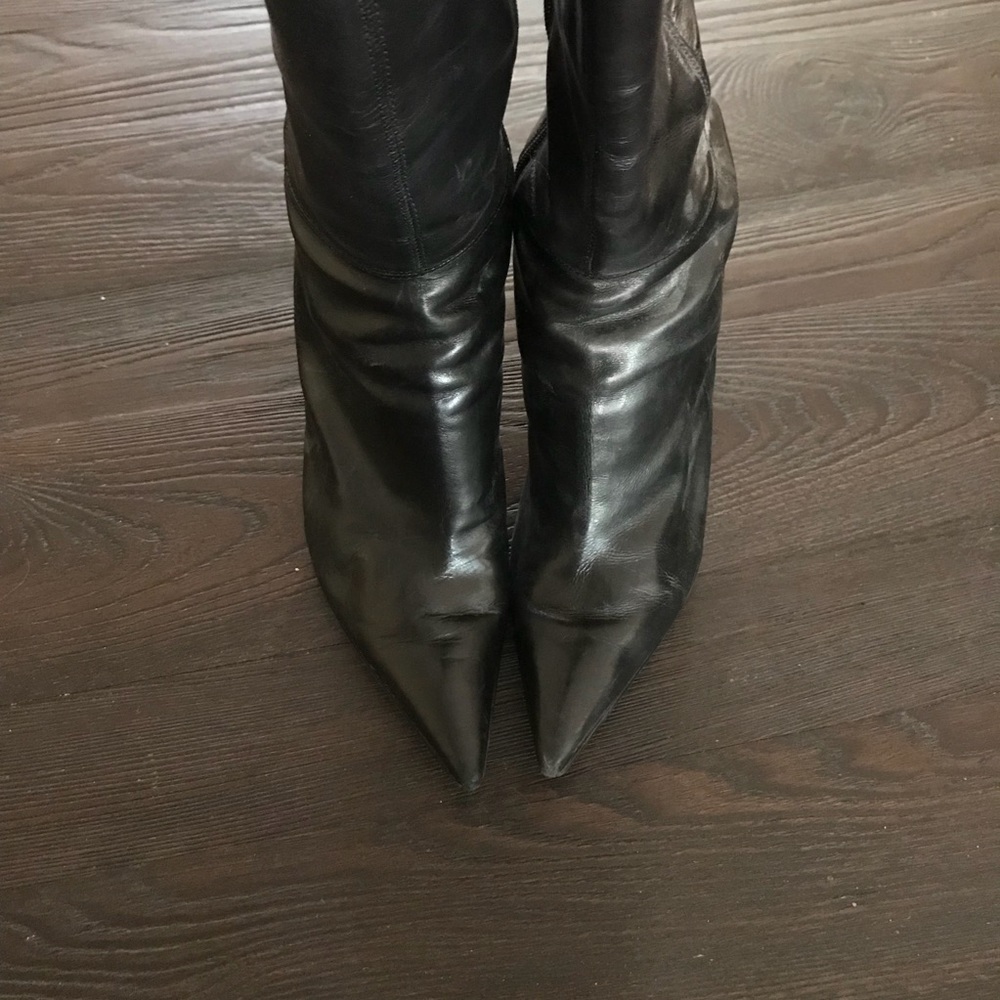 Pointed-toe Classic Heel Boot