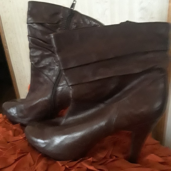 BROWN LEATHER BOOTS - Picture 1 of 4