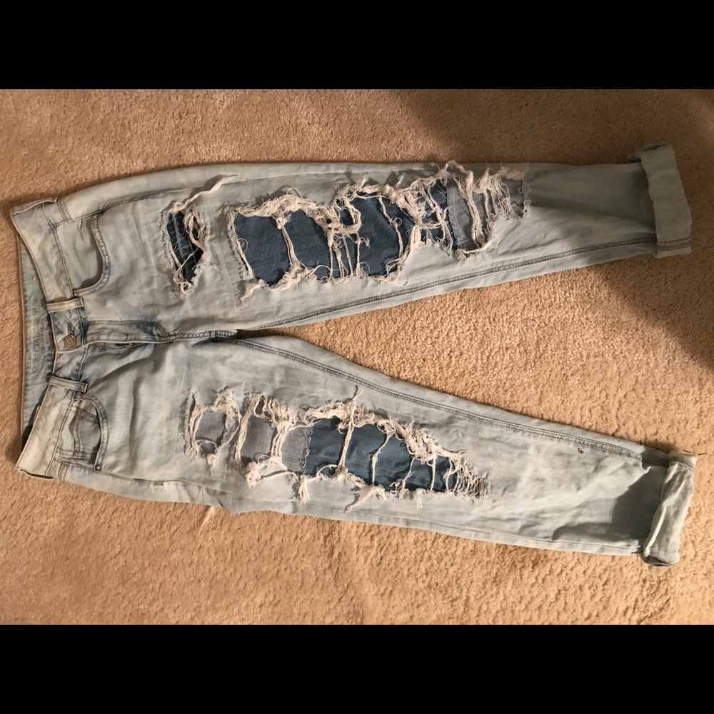American eagle tomgirl jeans!!