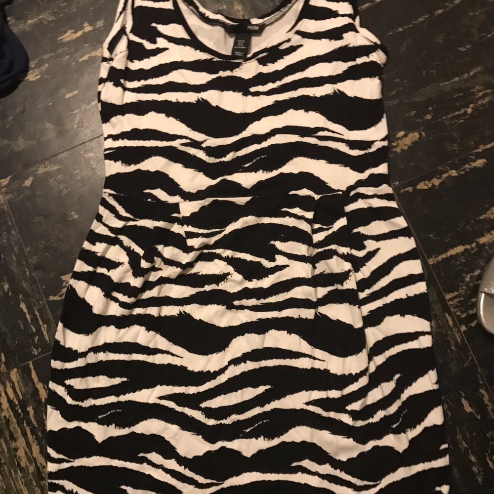 Black and white short dress