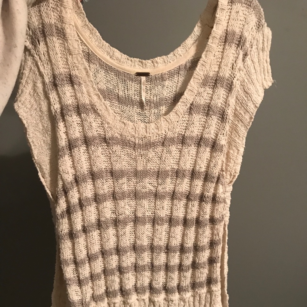 FREE PEOPLE TOP! - Picture 2 of 3