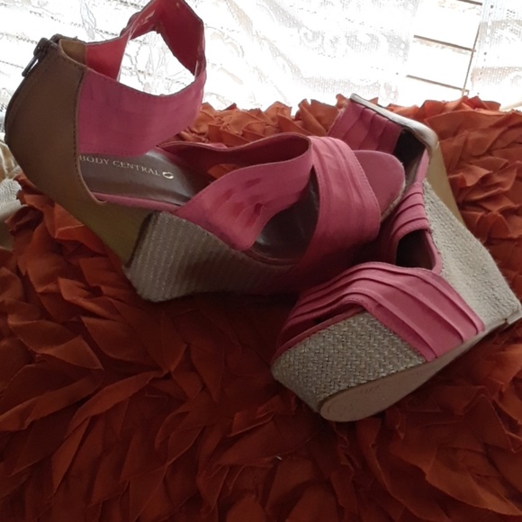 Platform Sandals - Picture 3 of 4