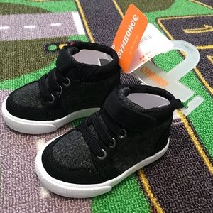 Toddler boy’s sneaker