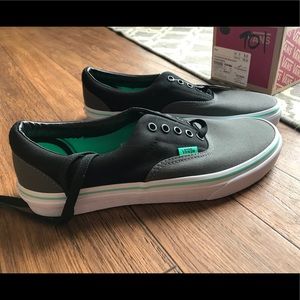 NWT Vans 2tone Classic shoes! Mens 9, Women’s 10.5