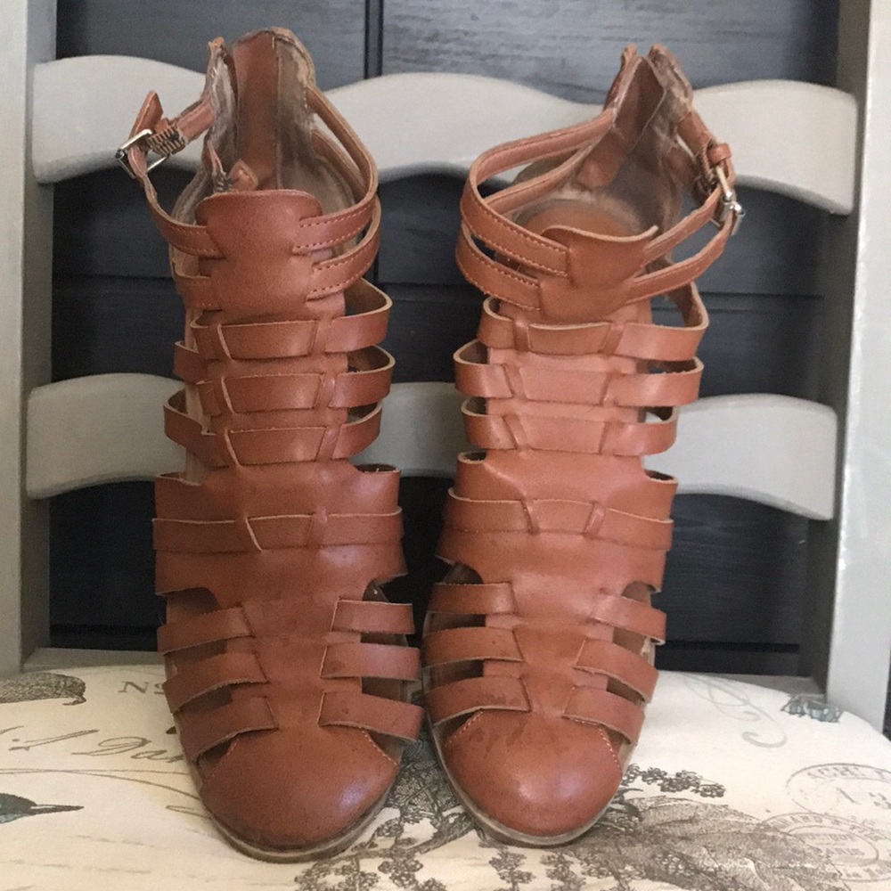 EUC brown sandals