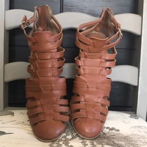 EUC brown sandals