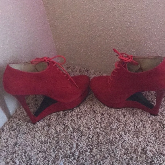Red heels - Picture 3 of 5