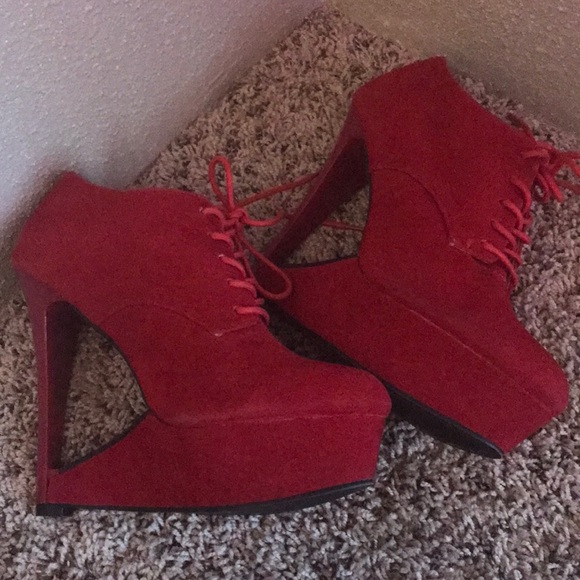 Red heels - Picture 5 of 5