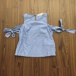 Blue and white stripped rope with cold shoulder