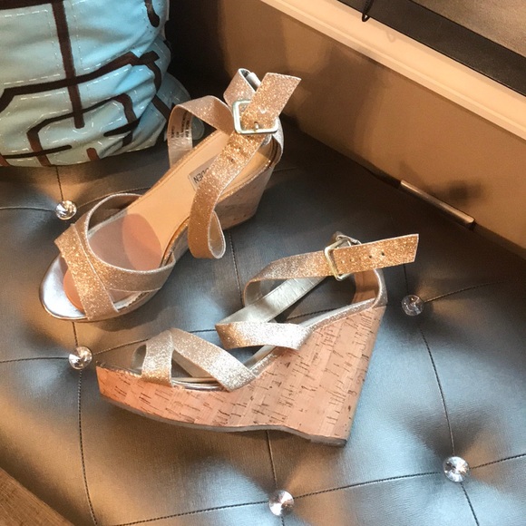 Steve Madden 8.5 Platforms sparkly - Picture 2 of 4