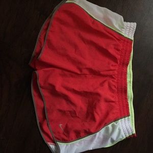 NIKE SHORTS