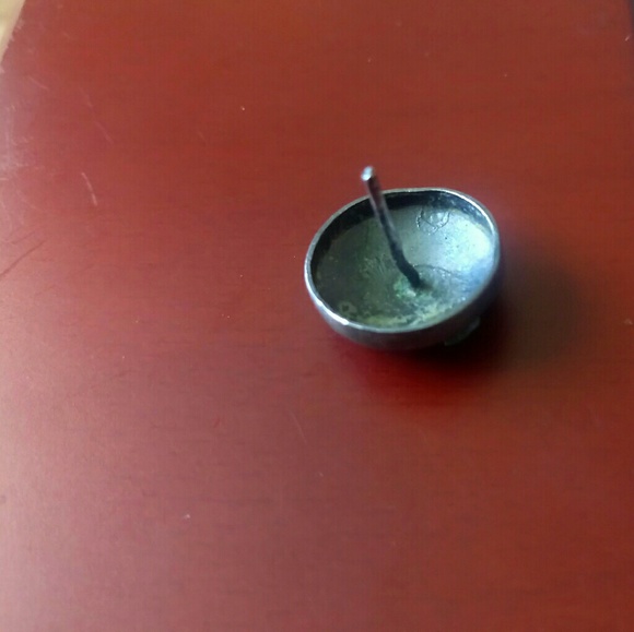 Silver Stud - Picture 4 of 4