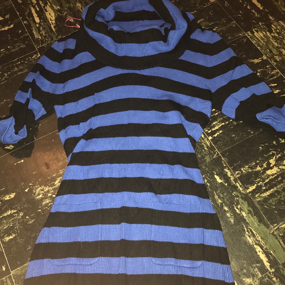 Blue and black ribbed sweater tunic