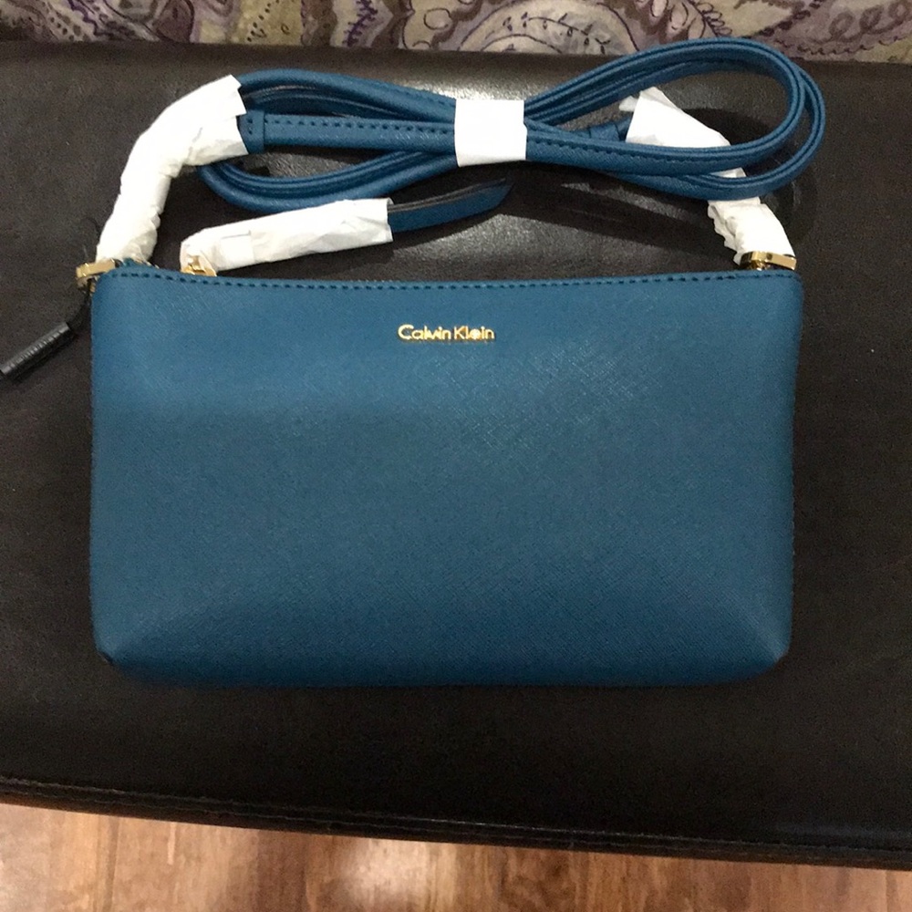 Calvin Klein Crossbody bag - Picture 2 of 3