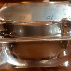 BECCA face powder Golden Hour