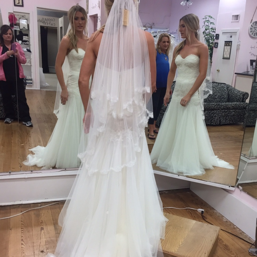 Richard Designs Soft Tulle Lace Veil