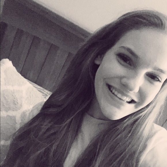 Meet your Posher, Kendall - Picture 1 of 1