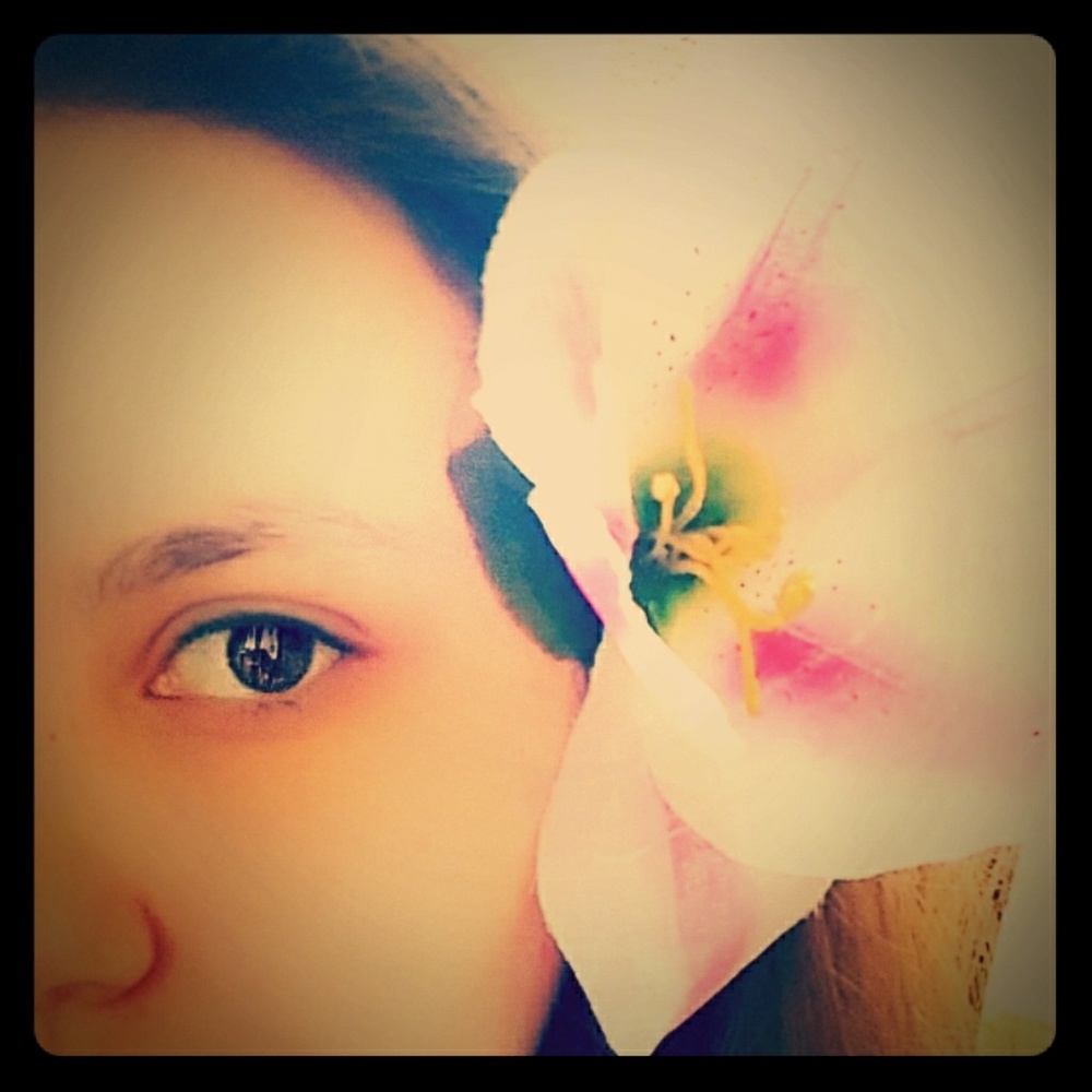 Tote-Ally Memorable flower hair accessories