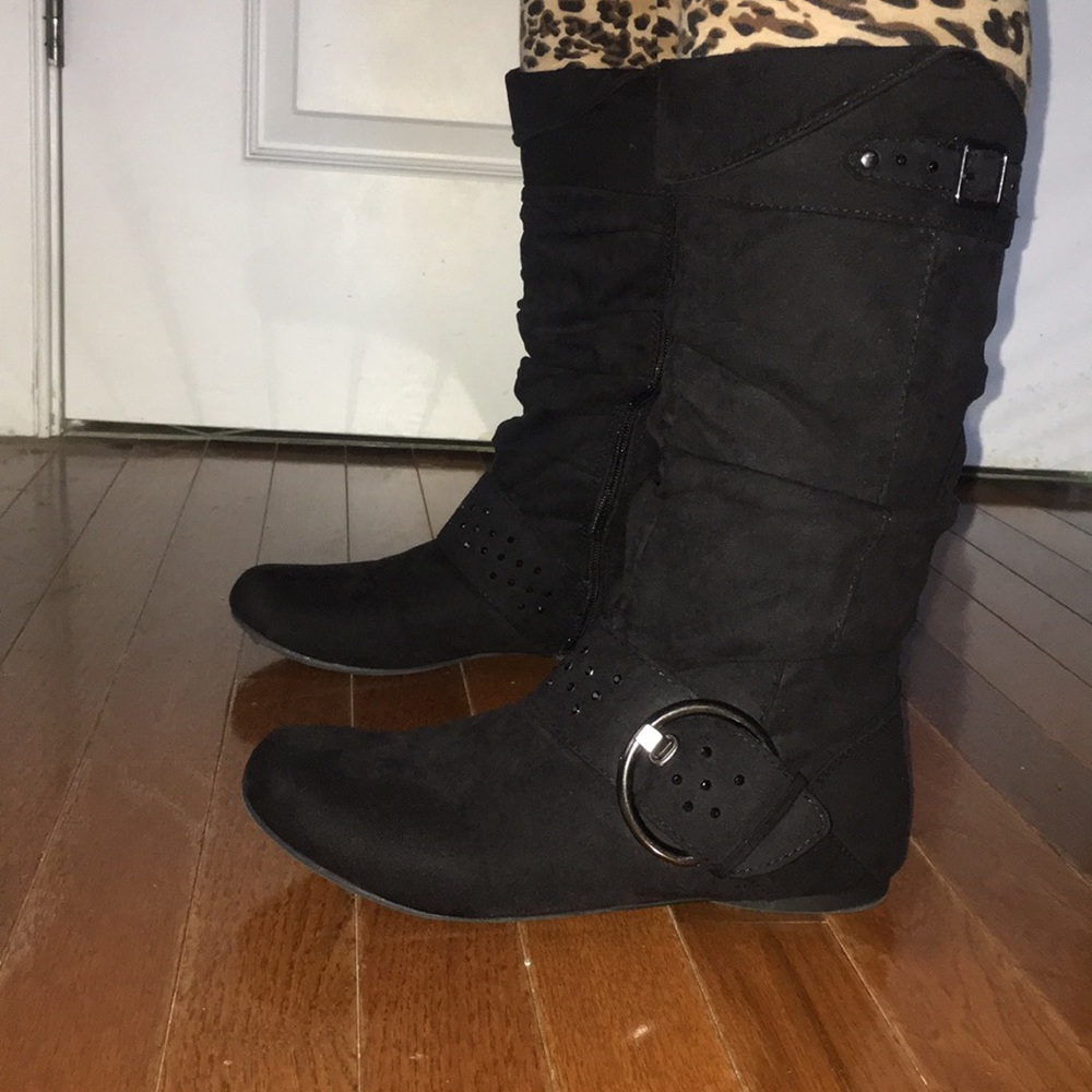 Womens Size 6 Black boots