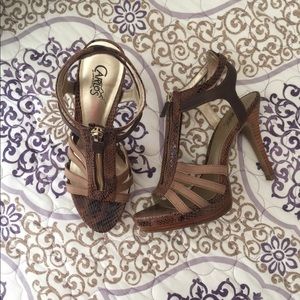 Strappy heels 👠