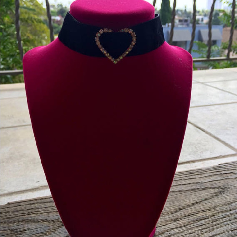 Sale✨ Velvet & Crystal Rhinestone Heart Choker CCO
