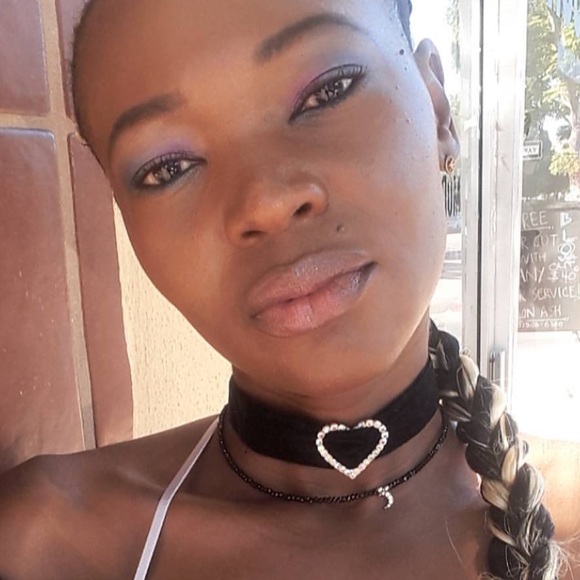 Sale✨ Velvet & Crystal Rhinestone Heart Choker CCO - Picture 4 of 4