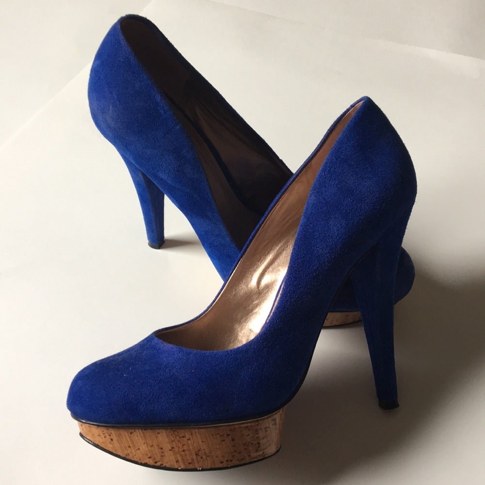 BCBG Periwinkle suede heels
