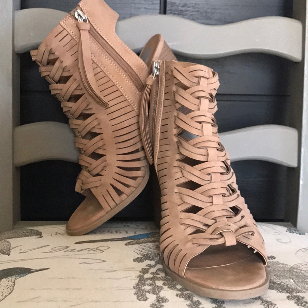 EUC tan heels