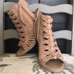 EUC tan heels