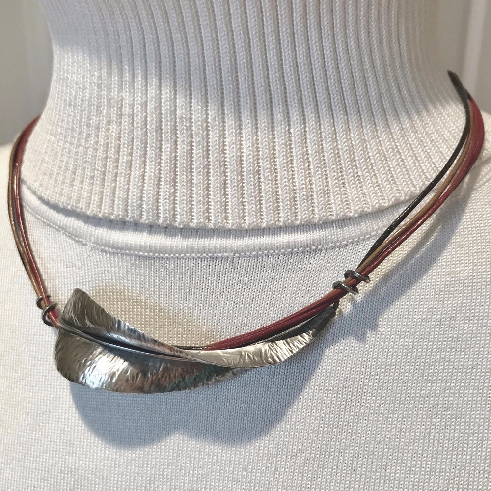 🎁 New Sterling silver necklace. with leather.