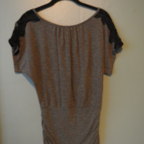 Gray top with black crotchet shoulders - Picture 3 of 4