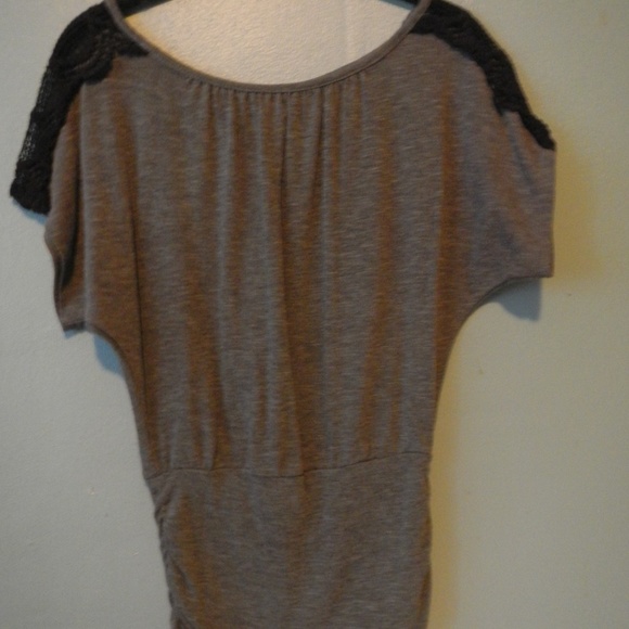 Gray top with black crotchet shoulders - Picture 2 of 4