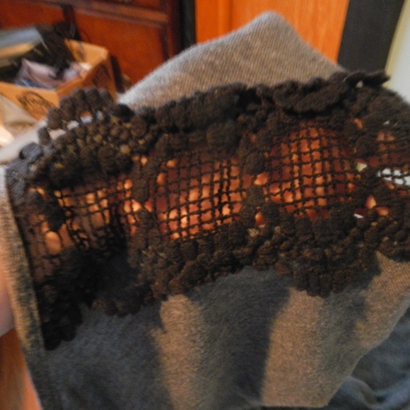 Gray top with black crotchet shoulders - Picture 4 of 4