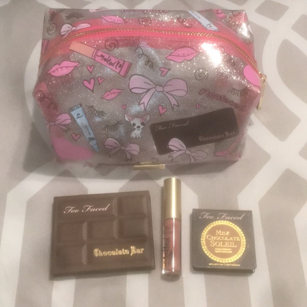 Too faced deluxe sample bundle and bag.