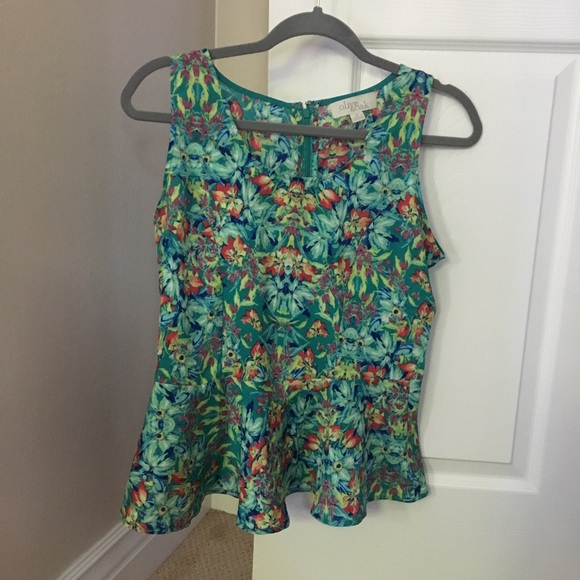 DONATED 🌿 NWOT Sleeveless Peplum Top - Picture 2 of 3