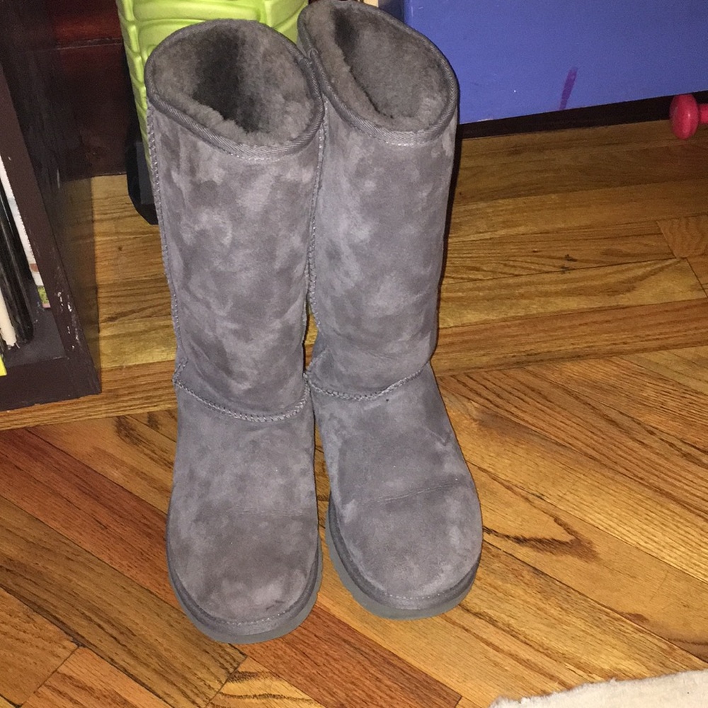 Grey tall uggs!
