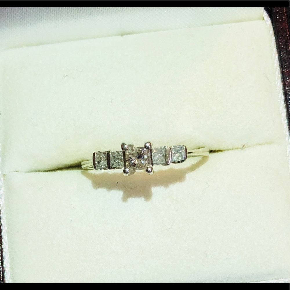Diamon engagement ring