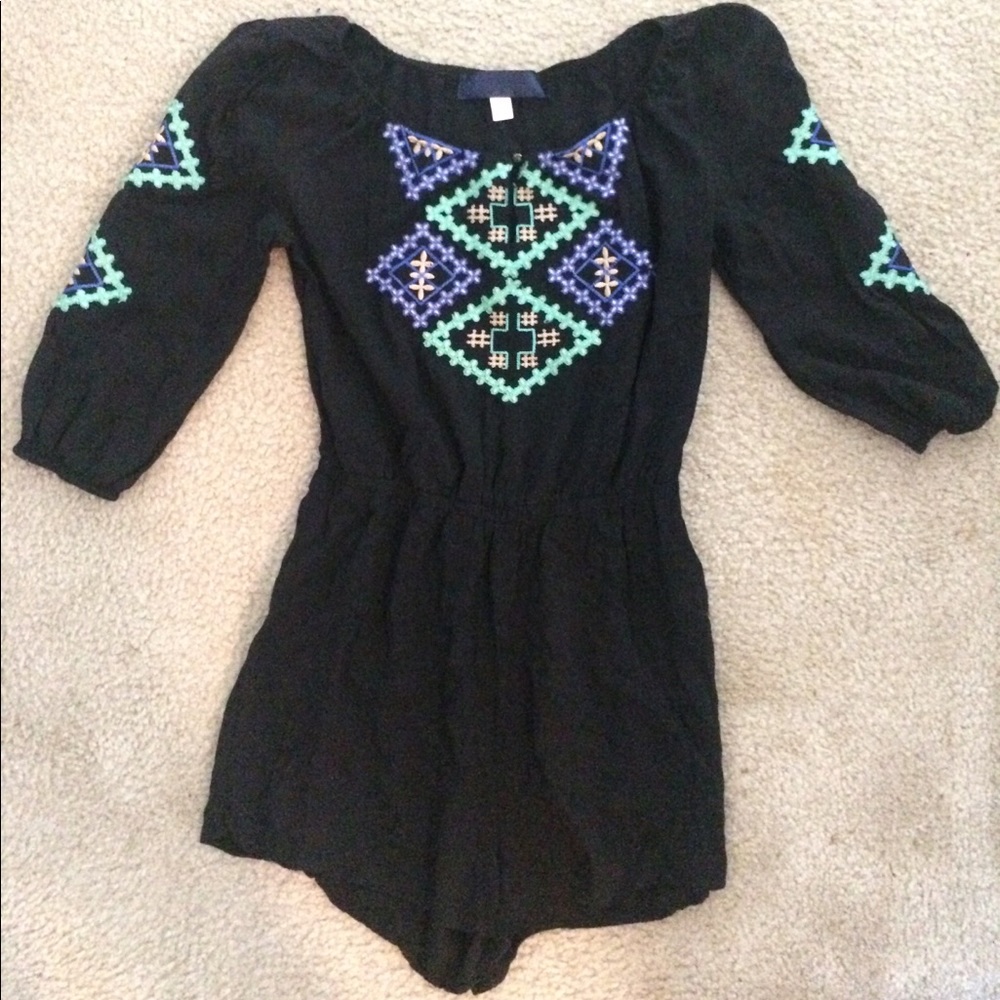 Francesca’s Black Aztec style romper sz S
