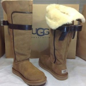 Authentic Ugg boots bow on back Size 10