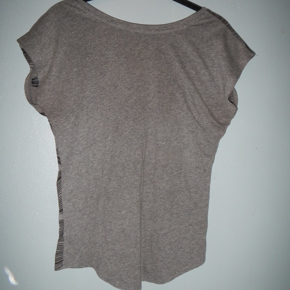 Beautiful lily print top from Express - Picture 3 of 3