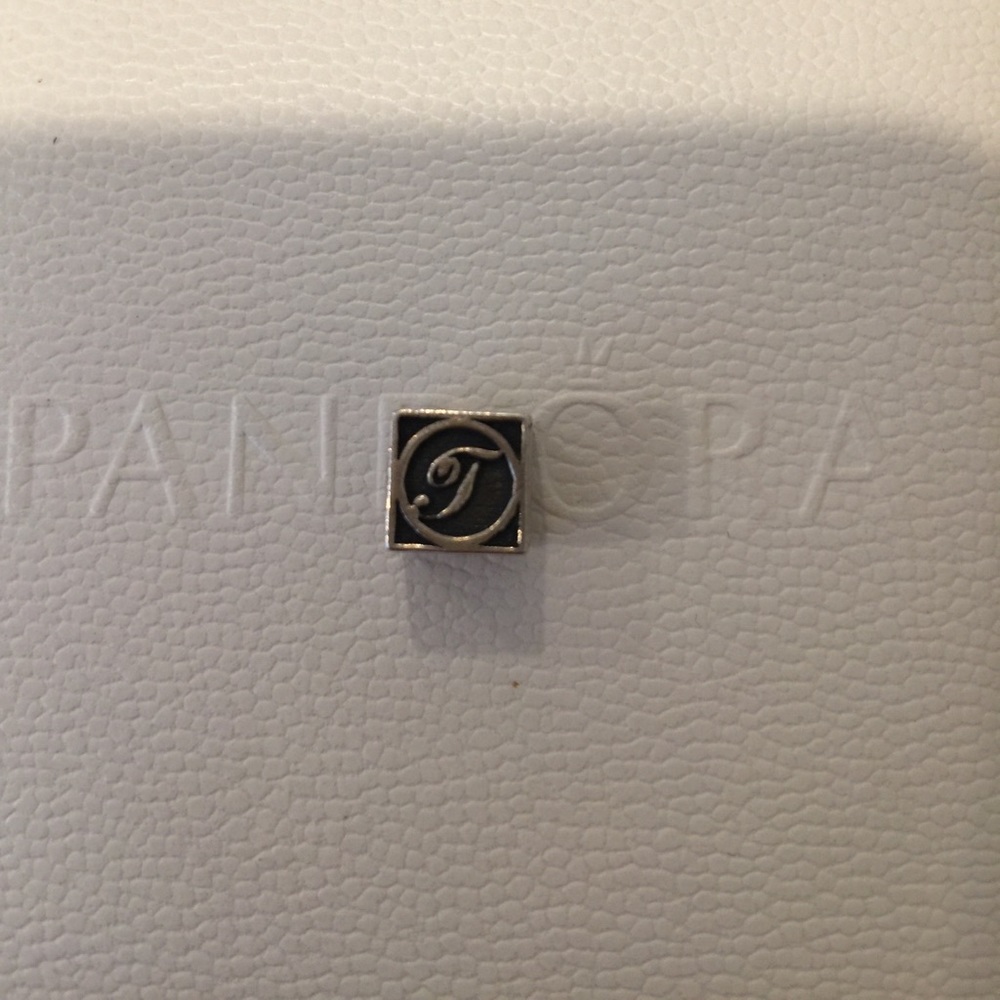 💯Authentic Charmed Memories letter T charm