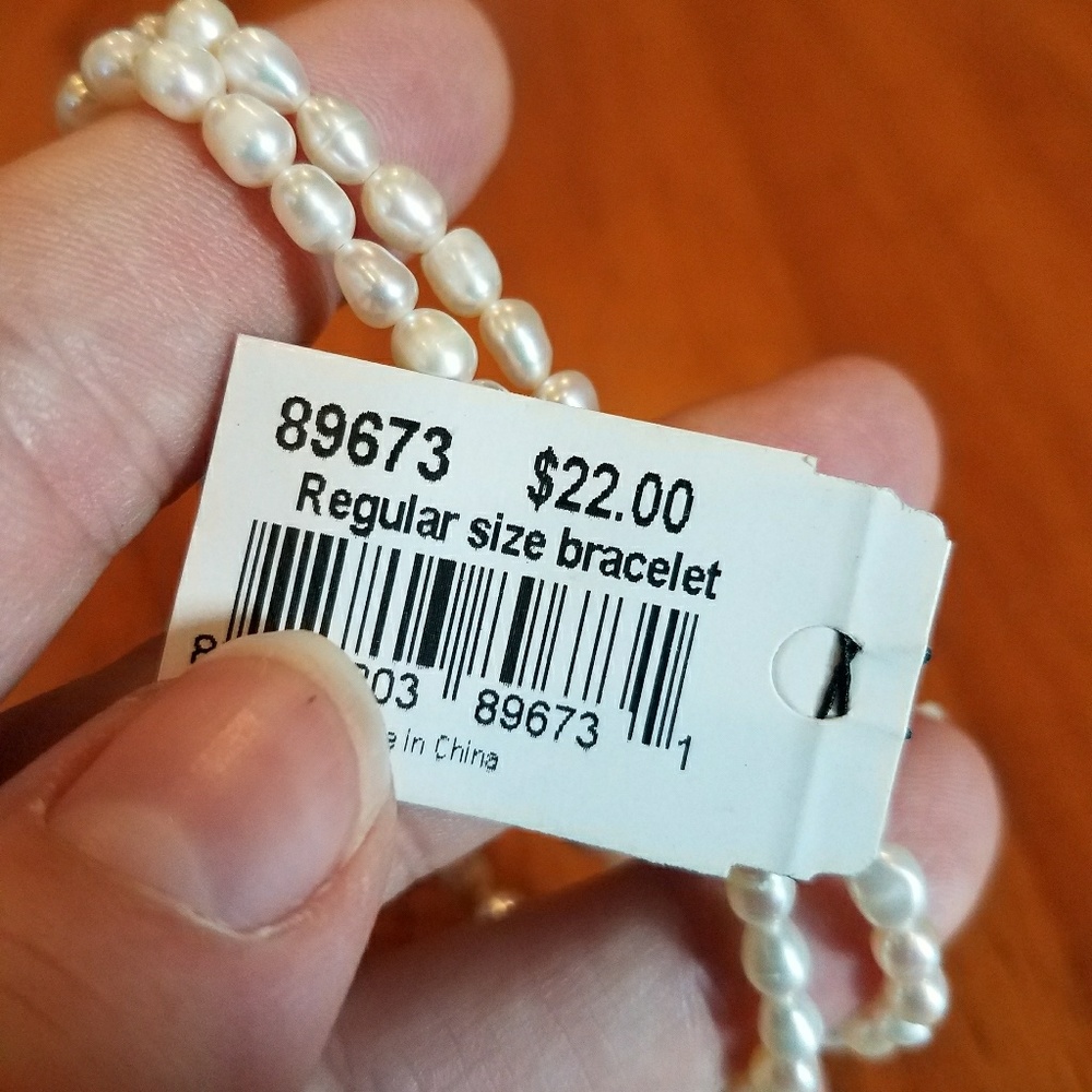 NWT Pearl Stretch Dragonfly Bracelet by Cookie Lee - Picture 3 of 5
