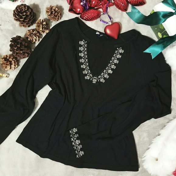Unbrended Tops - 🎄🎁🎀GSJC Black Long Sleeve Shirt
