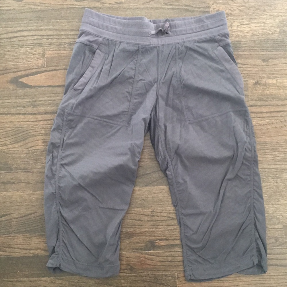 Lululemon grey capris