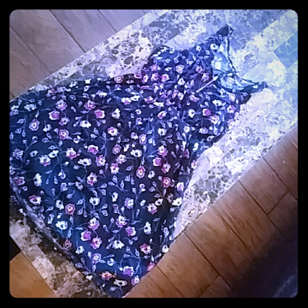 Dress - Picture 1 of 3