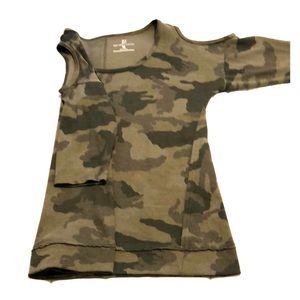 Cold shoulder camo tunic
