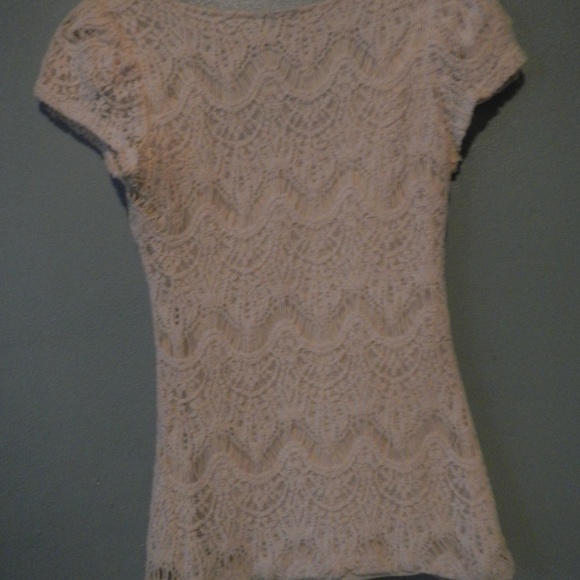 Beautiful cream top - Picture 3 of 4