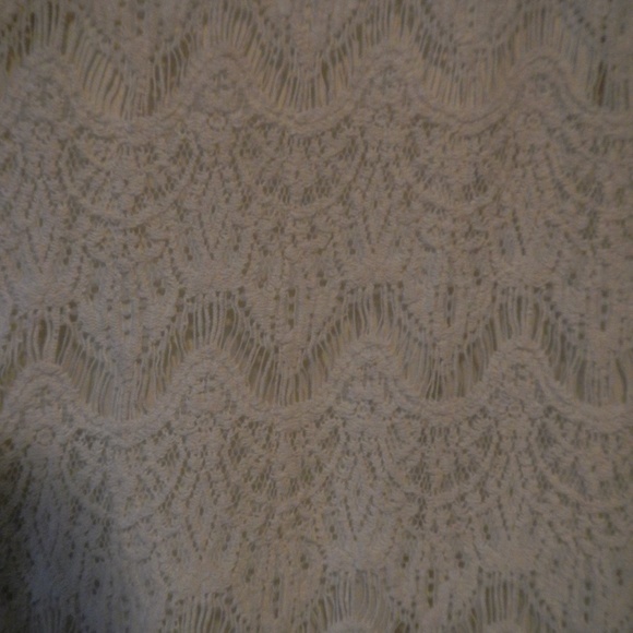 Beautiful cream top - Picture 4 of 4