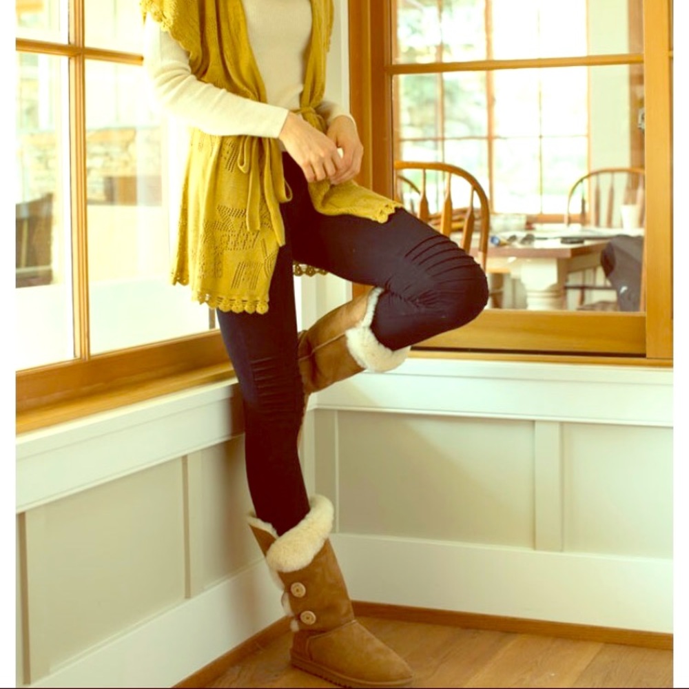 TALL,TAN,UGGS