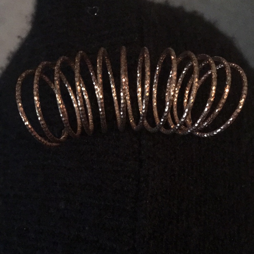 Gold finger ring